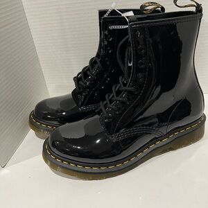 Dr Martens 1460 PATENT LEATHER LACE UP BOOTS Size W8 or M7